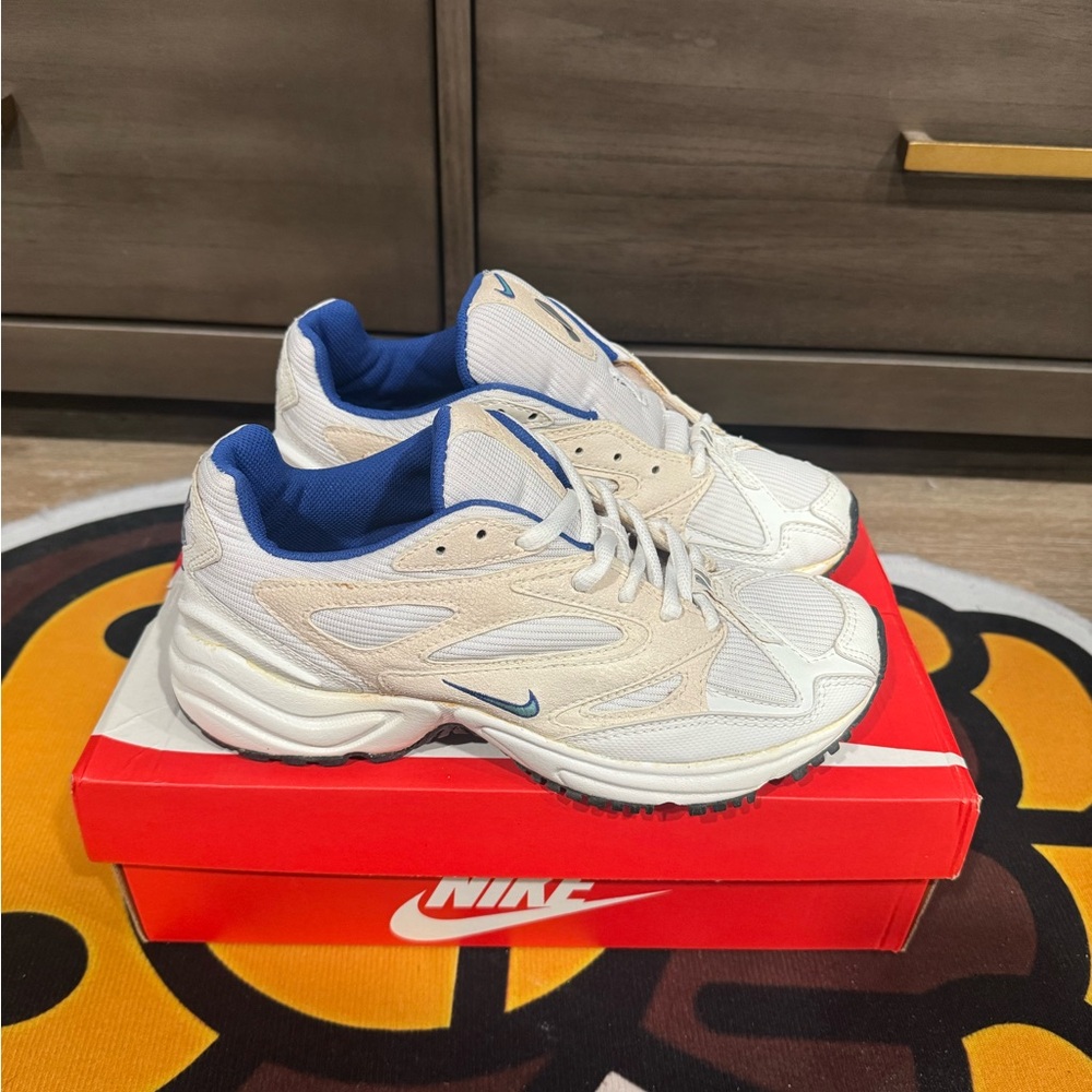 80’s Rare Nike Cream and Blue Mesh Trainer Sneakers